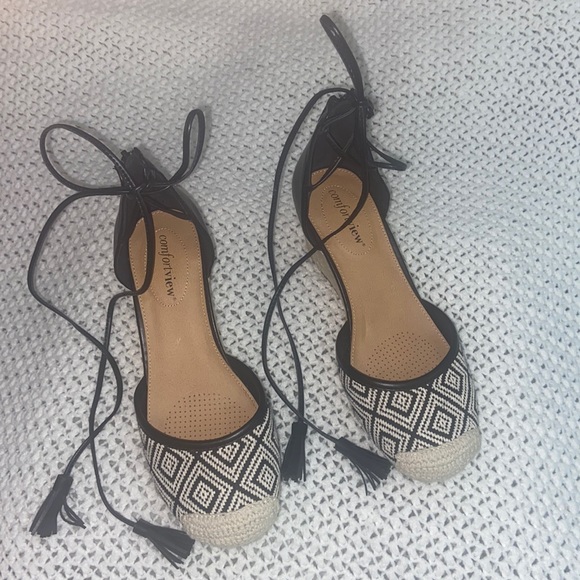 comfortview Shoes - Black & Cream Espadrille Wedge Comfortview-Women’s size 7.5 NWOT